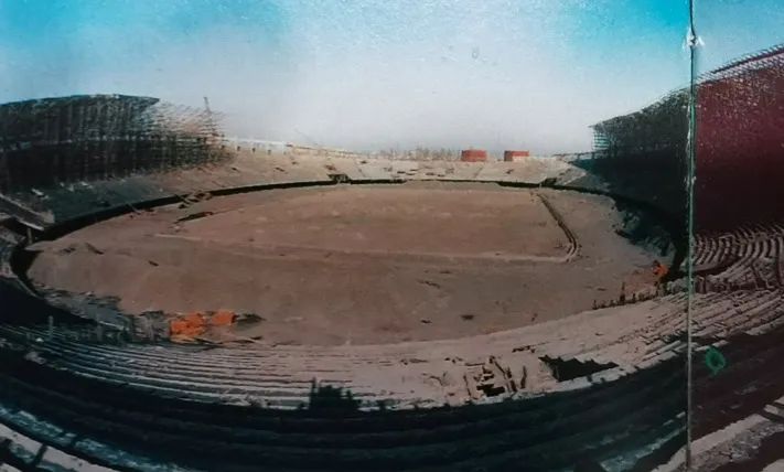 建设中的南岭体育场 图据《走向辉煌》.jpg